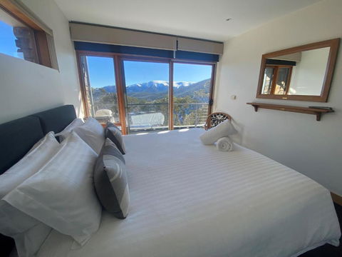 Alpine Woodsmoke Apartments - Hotel Gold Coast 2