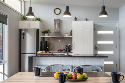 Amaroo 2 - Freycinet Holiday Houses - Hotel Gold Coast 1