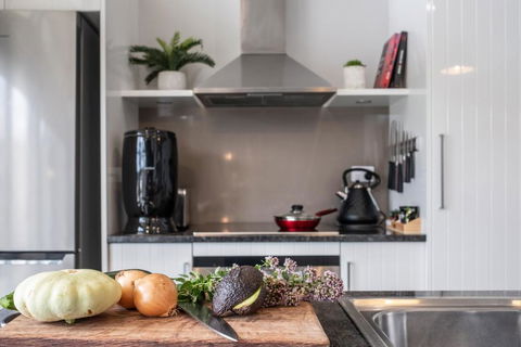 Amaroo 2 - Freycinet Holiday Houses - Hotel Gold Coast 3