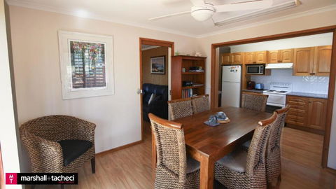 Amaroo Barraga Bay Family Holiday Home Bermagui - Hotel Gold Coast 2