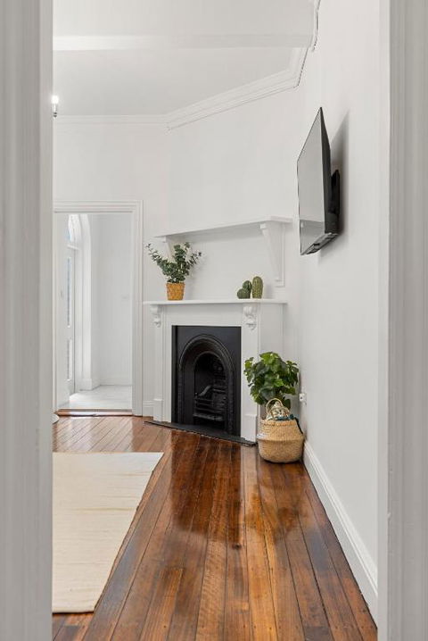 Amazing 2BR Apartment Near Barangaroo - Hotel Gold Coast 4