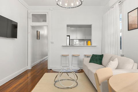 Amazing 2BR Apartment Near Barangaroo - Hotel Gold Coast 1