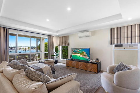 Amazing Canal House With Private Jetty, Gym & Pool - Hotel Gold Coast 3