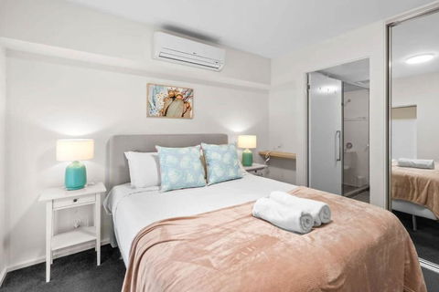 Amazing CBD 2BR Apt - Walkable & Wi-Fi & Charm - Hotel Gold Coast 3