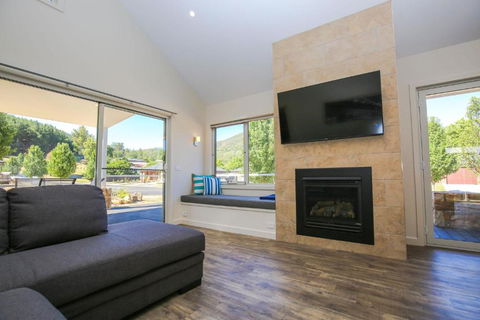Amber Mist Villa - One - Hotel Gold Coast 1