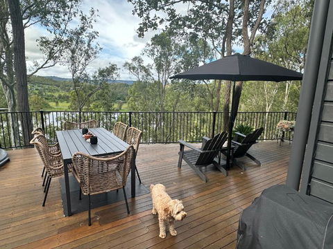 Among The Trees - Hotel Gold Coast 1