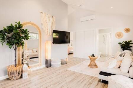 An Idyllic Boho Style Retreat High-end Kitchenware - Hotel Gold Coast 1