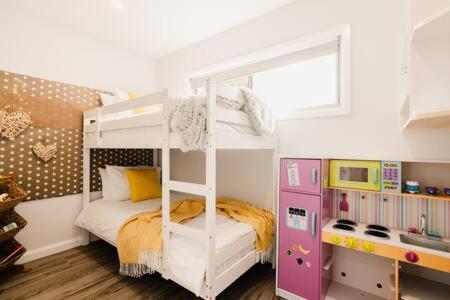 An Idyllic Boho Style Retreat High-end Kitchenware - Hotel Gold Coast 4