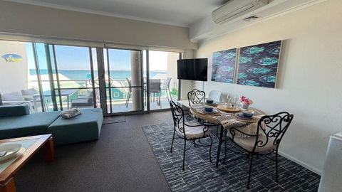 AN OCEAN,BEACHFRONT AND POOL VIEW Apartment 210 - Hotel Gold Coast 4