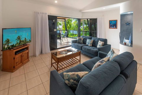 Anchorage 4 & Buggy Hamilton Island - Hotel Gold Coast 0