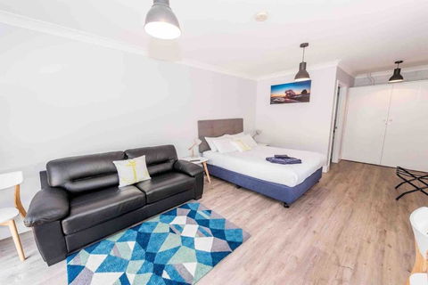 Anchors Away - Hotel Gold Coast 0