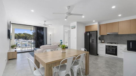 Anchors Away - Waterfront Unit - Hotel Gold Coast 1