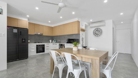 Anchors Away - Waterfront Unit - Hotel Gold Coast 3