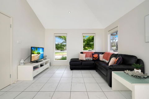 Annvilla - Two Bedroom Townhouse In Huskisson - Hotel Gold Coast 4