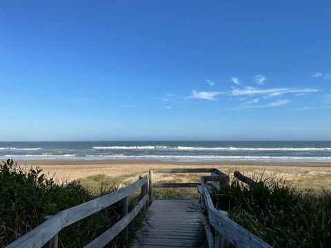 Amani Beach Haus, On The Beach - Hotel Gold Coast 3