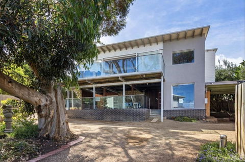 AMAZING Location! 1 Min Stroll To Beach & Sea Views! - Hotel Gold Coast 3