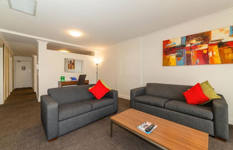 Amazing Accommodations: St Kilda - Hotel Gold Coast 3