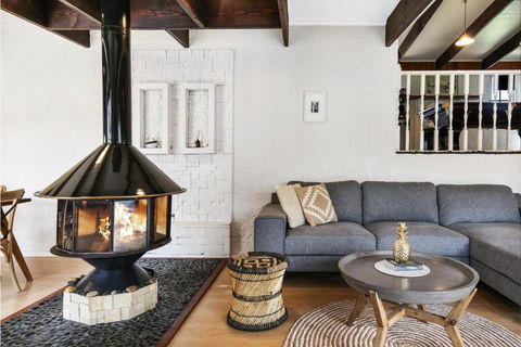 An Entertainers Oasis - Fun Home With Pool Table, Arcade Game, Basketball Ring - Hotel Gold Coast 0