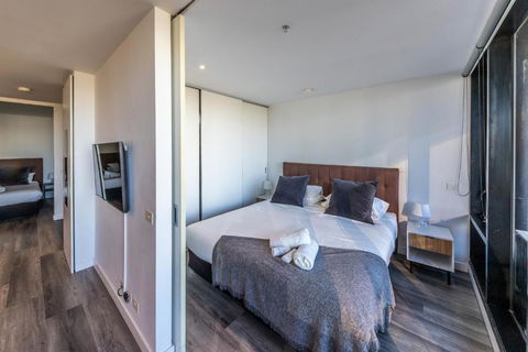 Aura2107, 2 Bedroom Apartment With Balcony, Stunning Yarra River And City Views - Hotel Gold Coast 4