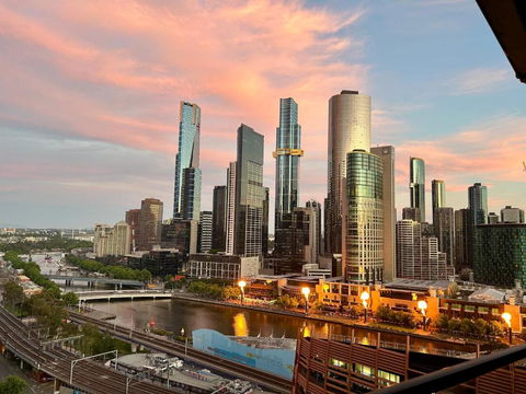 Aura2107, 2 Bedroom Apartment With Balcony, Stunning Yarra River And City Views - Hotel Gold Coast 2
