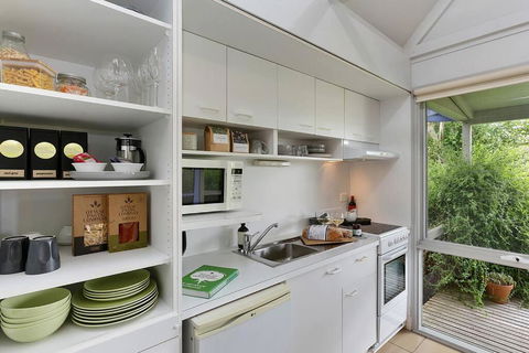 Apollo Bay Beach Bungalow - Couples Retreat - Hotel Gold Coast 4