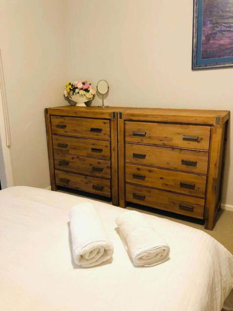 Apple House Truganina - Hotel Gold Coast 2