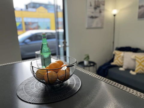 Apt With Aircon & Loft Bedroom Great Location - Hotel Gold Coast 3