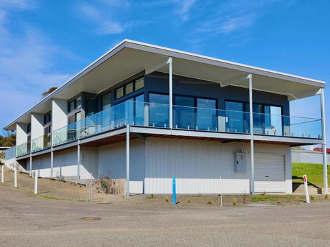 Apt01-The SS Karatta - Hotel Gold Coast 1