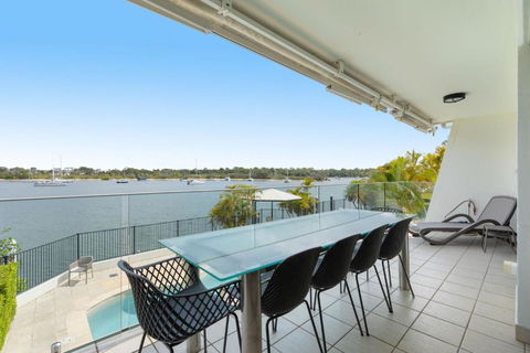 Aqua Linea 3 Noosa Parade 82 - Hotel Gold Coast 1