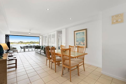 Aqua Linea 3 Noosa Parade 82 - Hotel Gold Coast 4