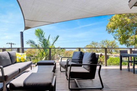 Aquavista Beach, Lake, Sun, And Sand - Hotel Gold Coast 4