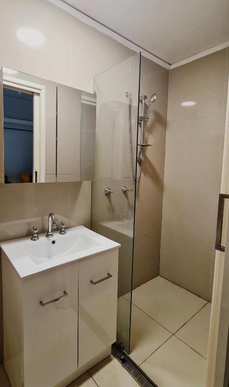 Architectural Comfy 2B&2B Home With A Garden View Close To A Lake And Yarralumla Shopping Centre - Hotel Gold Coast 2