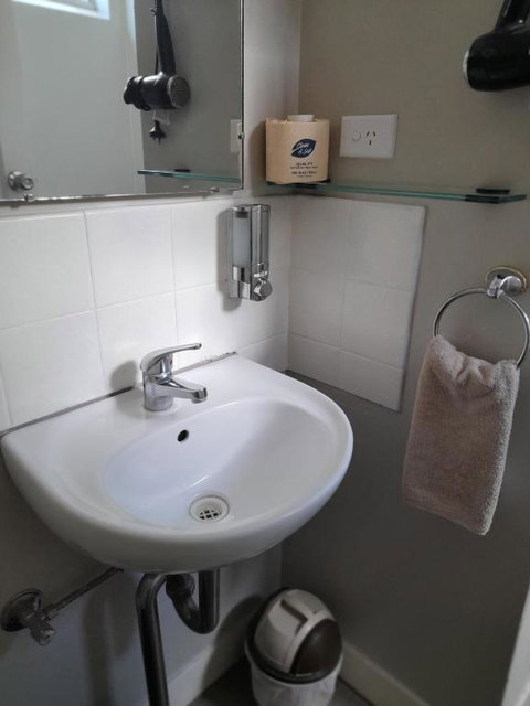 Aromet Motor Inn - Hotel Gold Coast 4