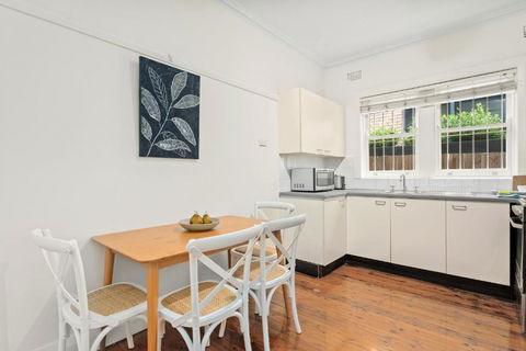Art Deco Coastal Living, Minutes To The Sand - Hotel Gold Coast 3