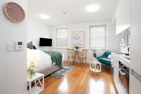 Art Deco Designer Studio In Lewisham - Hotel Gold Coast 1