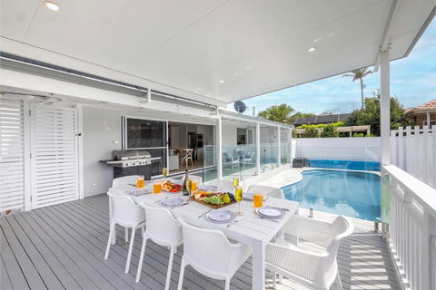 Ash Haven, 19 Ash St - Views, Pool, Air Con, Boat Parking, Wi-Fi - Hotel Gold Coast 1