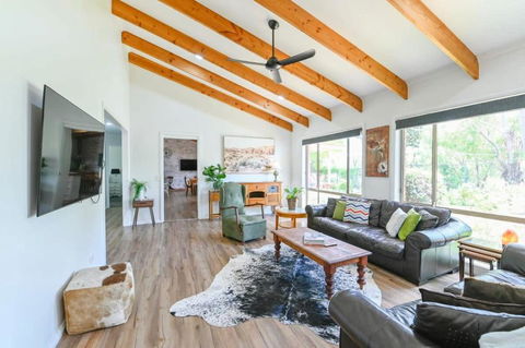 Aspen Abode - CBD, Fireplace, BBQ, 3 Smart TVs - Hotel Gold Coast 1