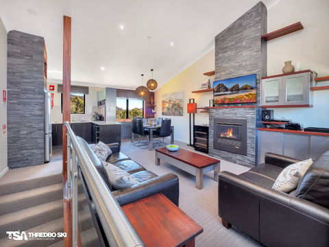 Aspen Creek 4 - Hotel Gold Coast 0