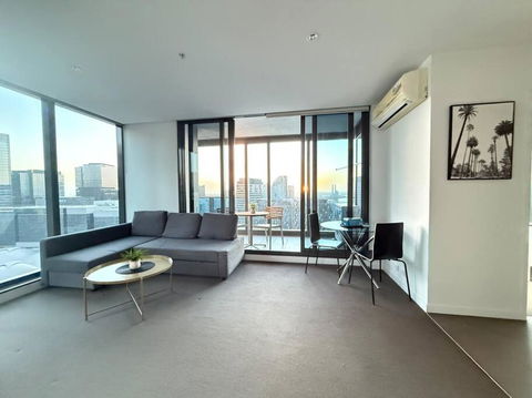 Astonishing 2B2B UpperWestSide Residence Opposite Southern Cross Station - Hotel Gold Coast 1