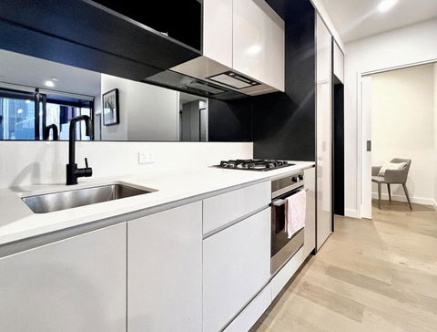 Aura On Lonsdale - Hotel Gold Coast 2