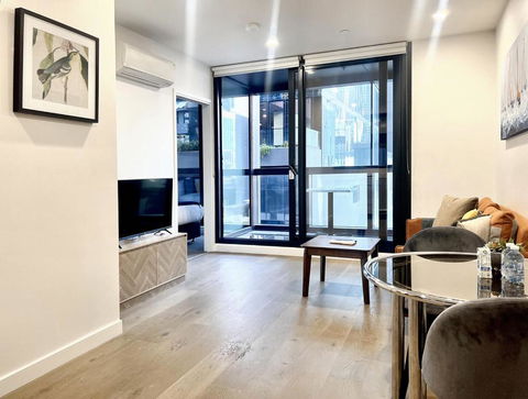 Aura On Lonsdale - Hotel Gold Coast 3