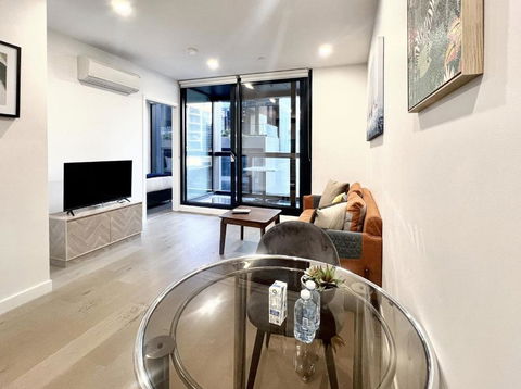 Aura On Lonsdale - Hotel Gold Coast 4