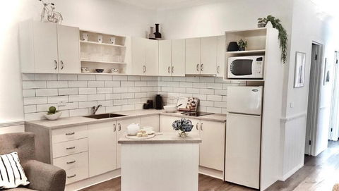 Autumn Beauty - Garden Cottage 4 - Hotel Gold Coast 4