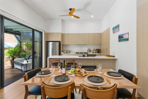 Avenue Escape - Contemporary Living At Corrimal - Hotel Gold Coast 1