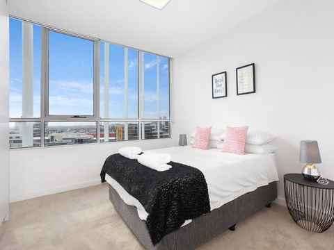 As The Sun Sets - Modern And Spacious 2BR Zetland Apartment Facing The Setting Sun - Hotel Gold Coast 4
