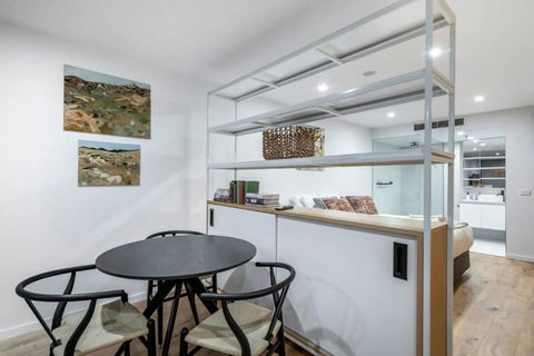 Architectural Delight On Lonsdale - Hotel Gold Coast 3