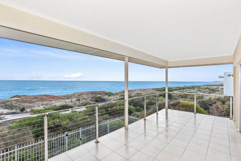 Avaya Sellicks Beachfront Getaway- Wifi - Hotel Gold Coast 1