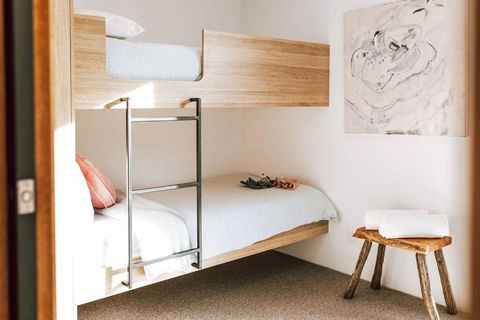 B E R T I E - Central Bicheno - Hotel Gold Coast 2