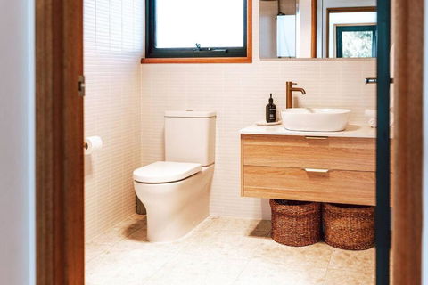 B E R T I E - Central Bicheno - Hotel Gold Coast 4