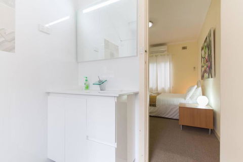 B5 Crawley Apartment 1 BRM & Sleepout Near UWA - Hotel Gold Coast 2